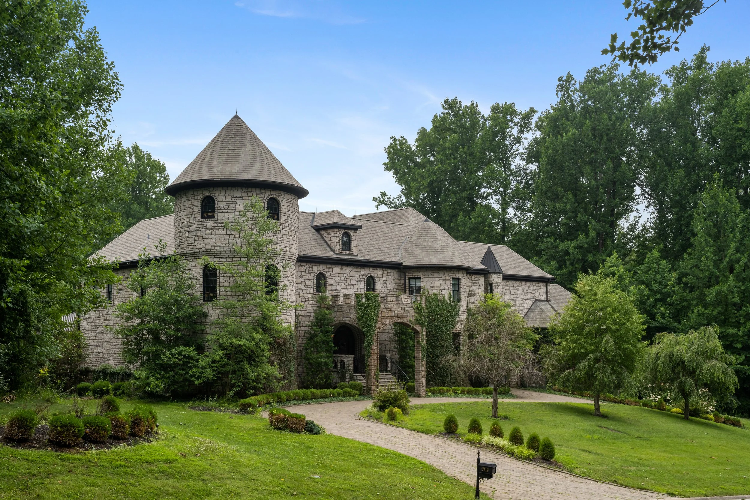 Castle on the Hill - Louisville, KY - Luxury Rental — Luxury